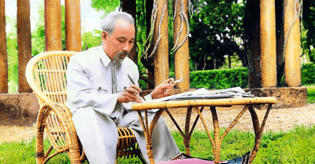 Tả ảnh bác Hồ ngắn gọn