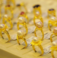 Tháng cô hồn có nên mua vàng?