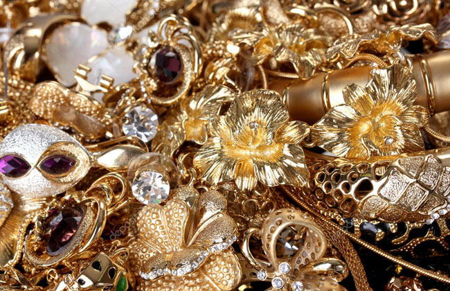 Tháng cô hồn có nên mua vàng không