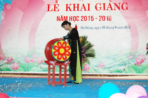 Trang trí trống khai giảng