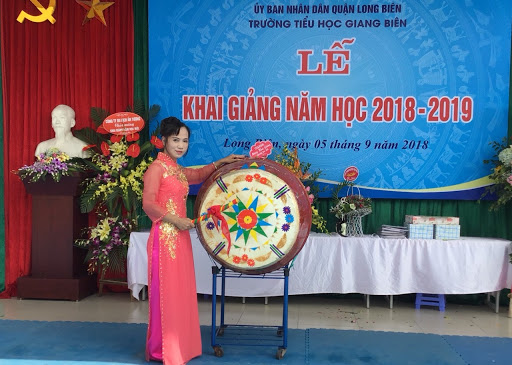 Trang trí trống khai giảng