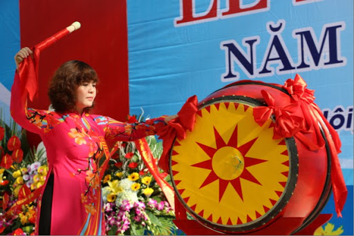 Trang trí trống khai giảng