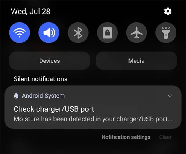 Cách xử lý lỗi phát hiện độ ẩm ở cổng sạc trên điện thoại