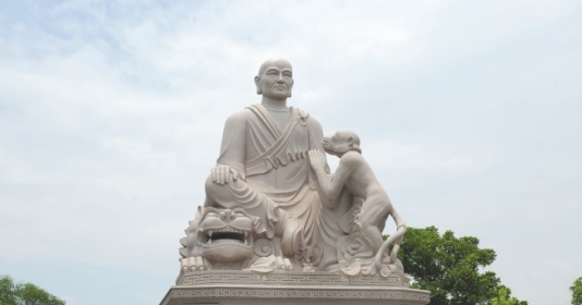 Sư Vạn Hạnh là thầy dạy học thời niên thiếu của vị vua nào triều Lý?