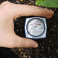 Thế nào là phản ứng của dung dịch đất? Nêu một số ví dụ có ý nghĩa thực tế