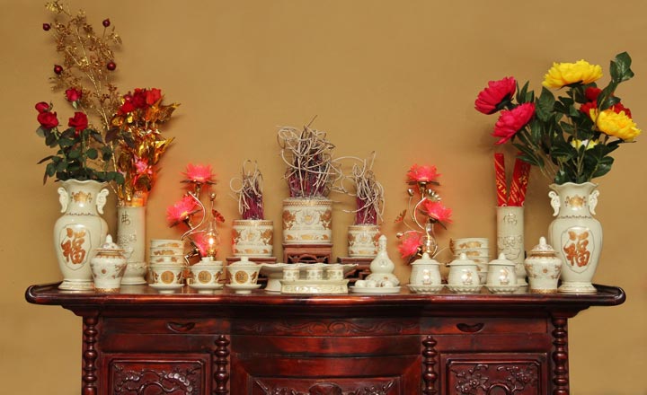 Hoa cúng cắm bao nhiêu bông?