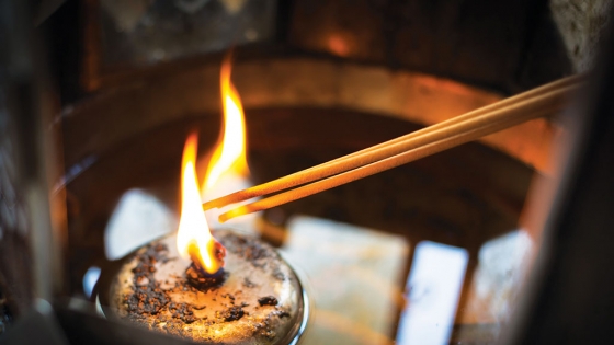 Vì sao thắp hương luôn thắp theo số lẻ