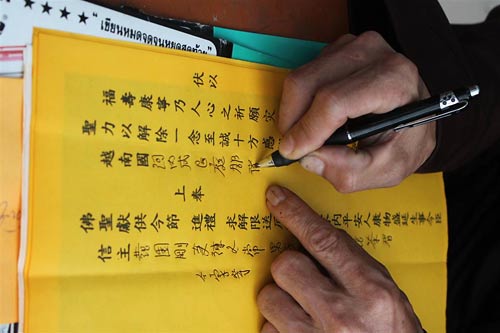 Cách viết sớ cúng gia tiên 2022 chuẩn nhất