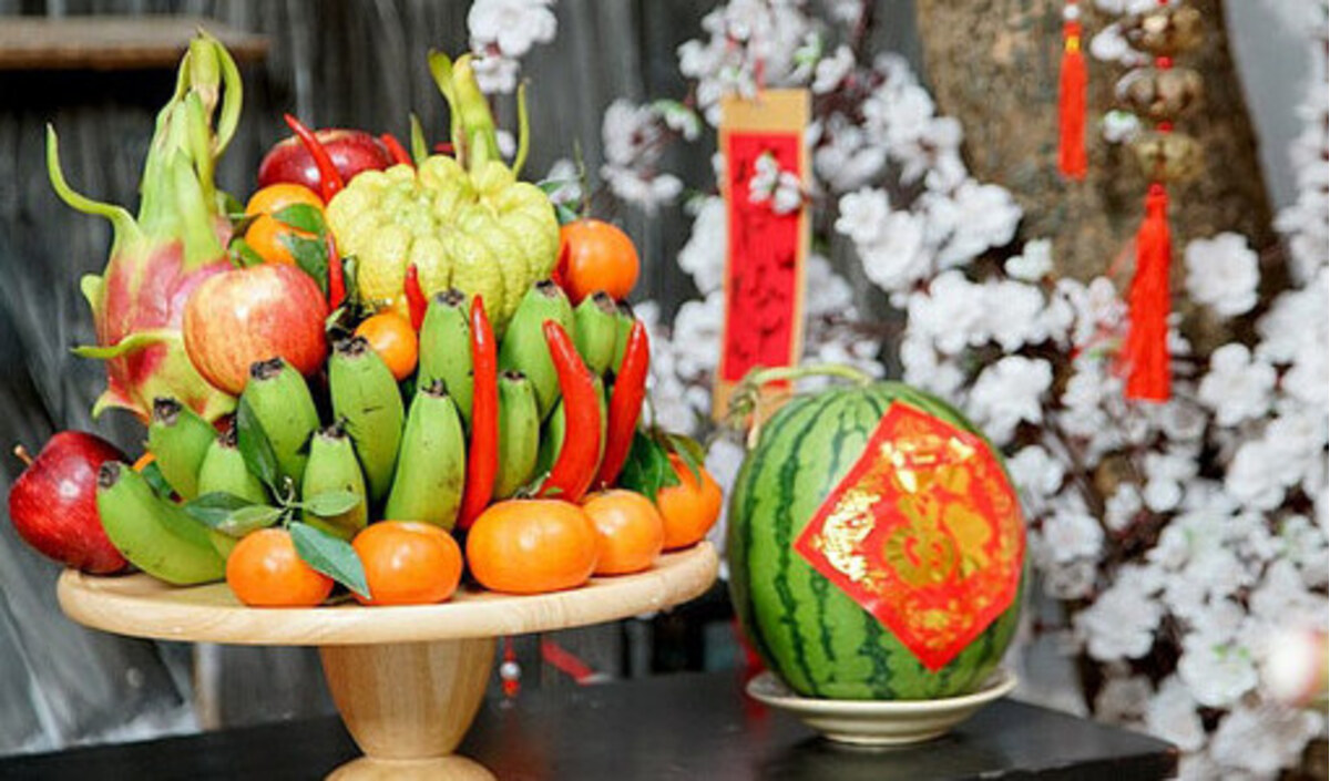 Cúng tất niên xong mới bày mâm ngũ quả đúng không?