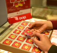 Ngày Vía Thần Tài bán vàng có sao không?