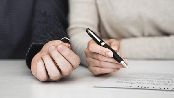 Xây nhà trên đất bố mẹ vợ cho khi ly hôn xử lý thế nào?