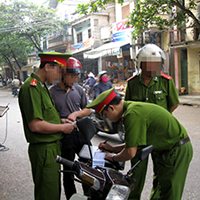 Cảnh sát trật tự có quyền bắt xe không?