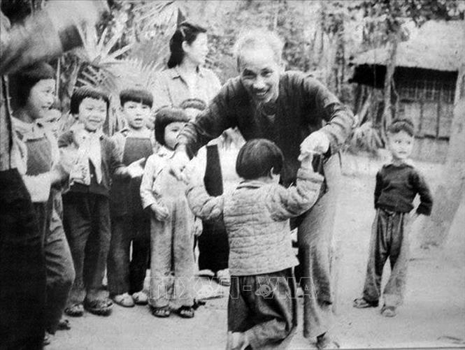 Những hình ảnh giản dị của Bác Hồ