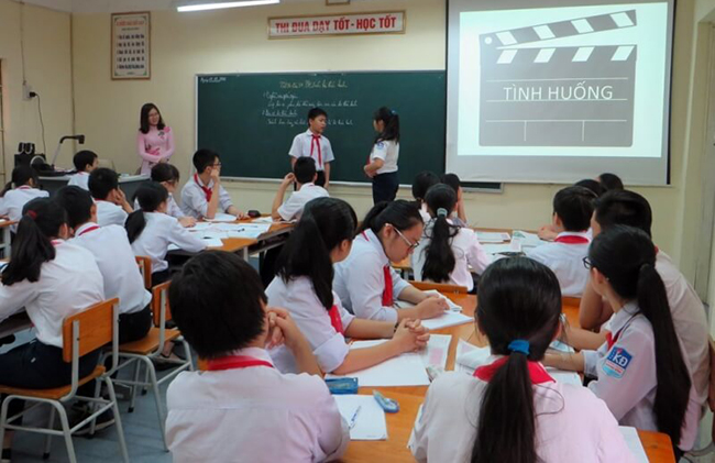 Suy nghĩ về hiện tượng học sinh nói chuyện riêng trong giờ học