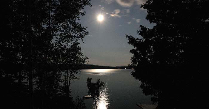 phân tích bài thơ Cảnh khuya