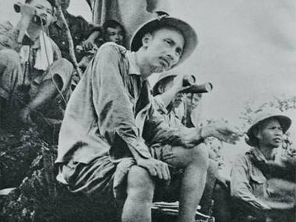 Chuyện về Bác Hồ với chiến sĩ