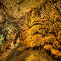 Hãy kể tên một số hang động nổi tiếng ở Việt Nam? 