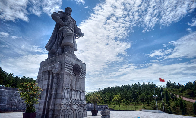 Đóng vai vua Quang Trung kể lại cuộc hành binh thần tốc ra Bắc và đại phá quân Thanh