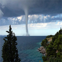 Thu thập thông tin về một số hiện tượng thời tiết trong thực tế như sương, mưa đá