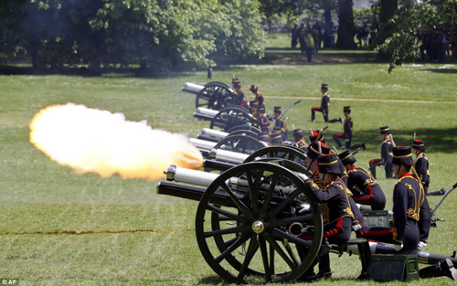 Nguồn gốc nghi thức bắn 21 phát đại bác