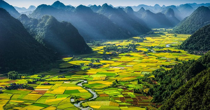 phân tích Đất nước