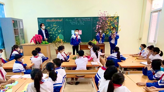 Viết một đoạn văn kể lại buổi sinh hoạt lớp