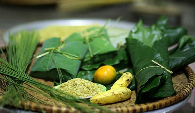 Chỉ ra một số đặc điểm của tùy bút trong văn bản Cốm Vòng