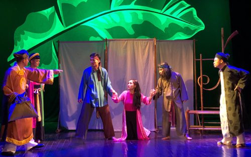 Phân tích ý nghĩa của tiếng cười trong đoạn trích Xử kiện