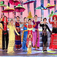 Đảng và nhà nước ta đã làm gì trong việc giữ gìn phát huy các truyền thống tốt đẹp của dân tộc?