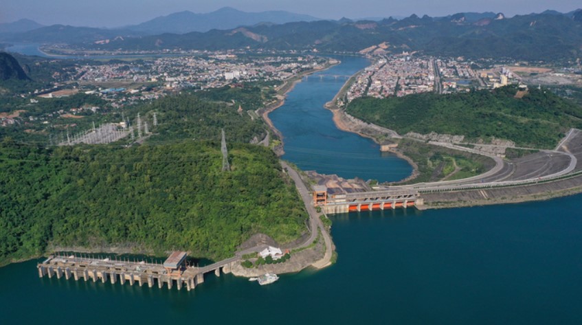 Kết bài Người lái đò sông Đà 