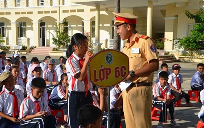 Câu hỏi tự luận An toàn giao thông cho nụ cười ngày mai THCS 2022-2023