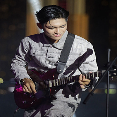 Tình cảm với một nghệ sĩ