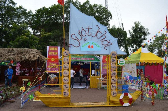 Mẫu cổng trại ngày 26-3