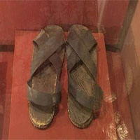 Lập dàn ý tả một đồ vật trong viện bảo tàng hoặc trong nhà truyền thống (2 mẫu)