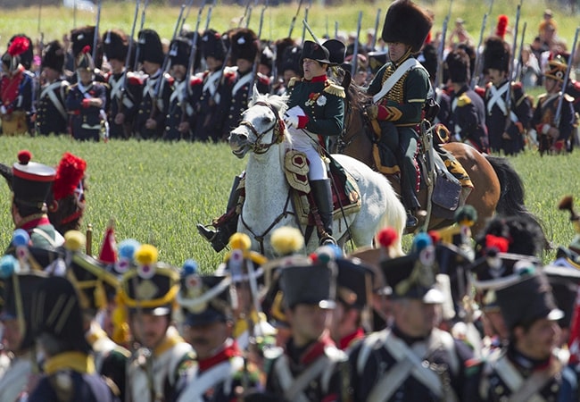 Bài văn kể lại sự việc có thật liên quan đến một nhân vật lịch sử nước ngoài