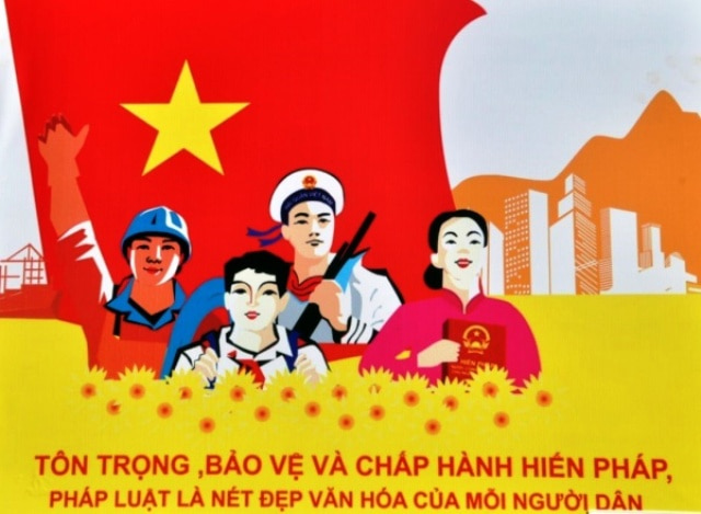 Nêu ví dụ và phân tích nhận định: Sống có đạo đức và tuân theo pháp luật là điều kiện để phát triển của mỗi cá nhân và xã hội