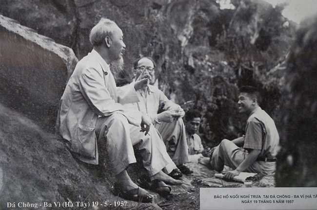 Kịch bản chương trình Chúng em kể chuyện Bác Hồ