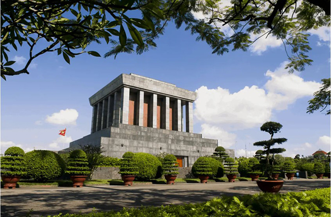 Phân tích khổ 3, 4 Viếng lăng Bác ngắn nhất