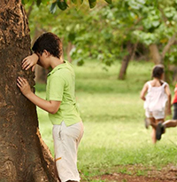 Viết bài văn thuyết minh về quy tắc hoặc luật lệ trong trò chơi trốn tìm