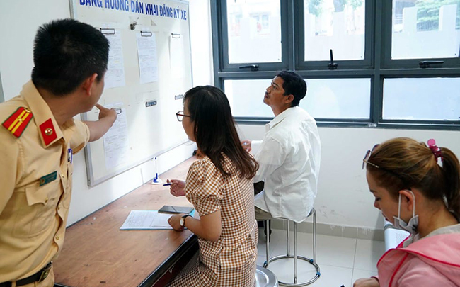 Khi sang tên bắt buộc thu hồi biển số xe