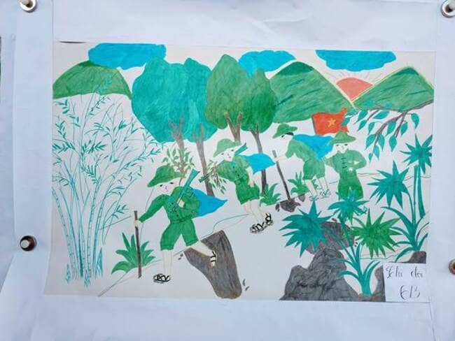 Vẽ tranh 22/12 đơn giản: Bộ đội hành quân