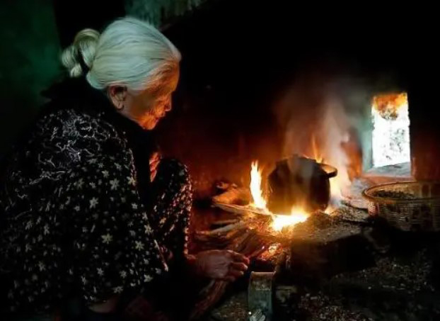 Câu 2 trang 32 sgk Ngữ văn 8 Tập 2 KNTT