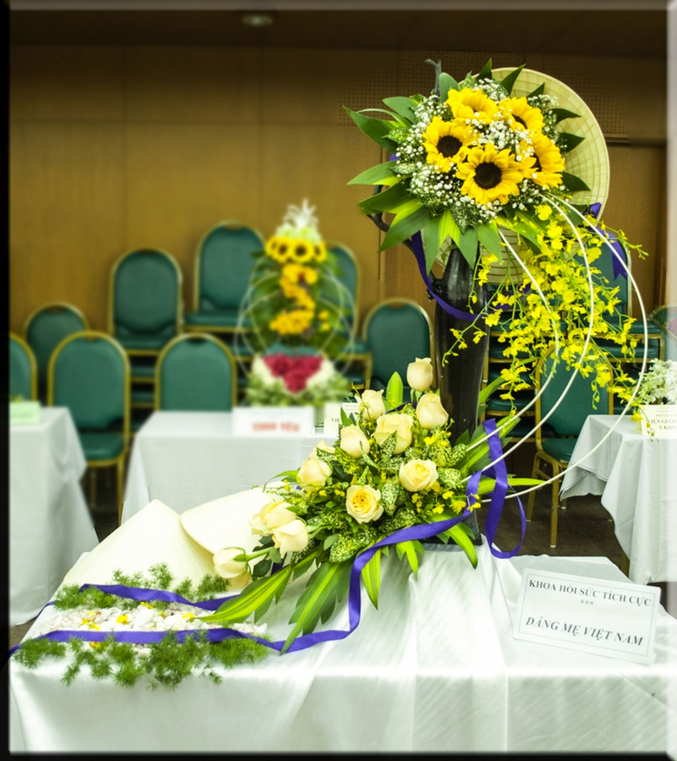 Cắm hoa chủ đề Dáng mẹ Việt Nam
