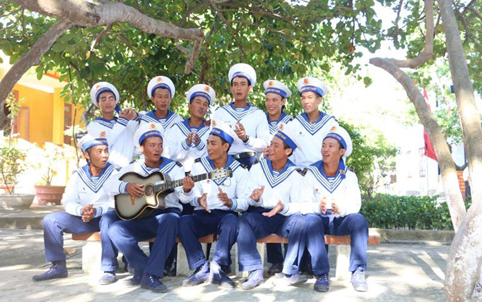 Đoạn văn Tưởng tượng em là khán giả trong buổi biểu diễn văn nghệ của người lính đảo