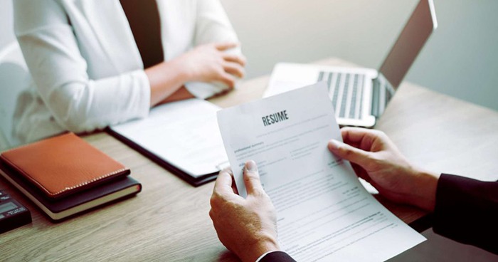 Lưu ý khi nhắn tin xin việc