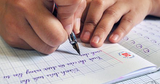 Nhà trường có viết hoa không?