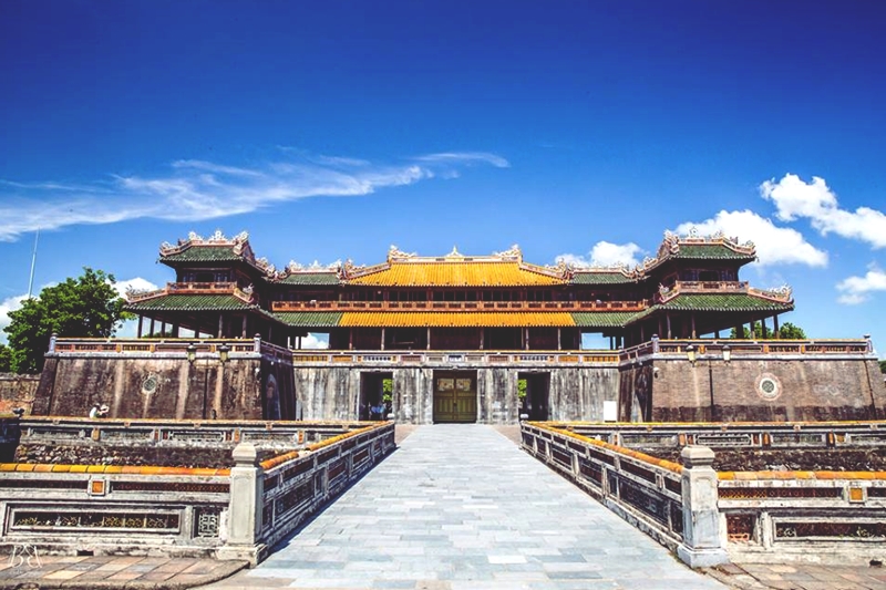 Soạn Văn 9 bài Ngọ môn