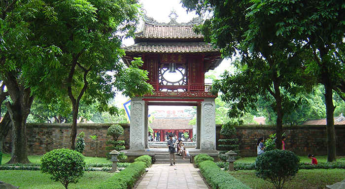 Viết bài văn thuyết minh về Văn Miếu Quốc Tử Giám