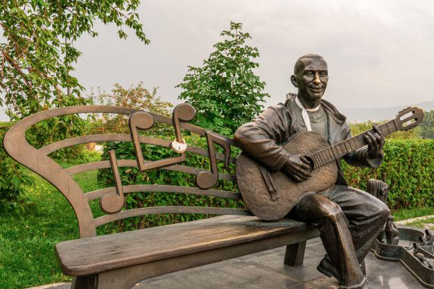 So sánh, đánh giá hai tác phẩm thơ về tiếng nói tri âm trong Độc tiểu thanh kí và Đàn ghita của Lorca 