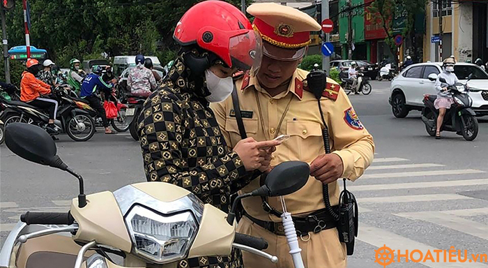 CSGT được kiểm tra những loại giấy tờ nào khi dừng xe từ 1/1/2025?